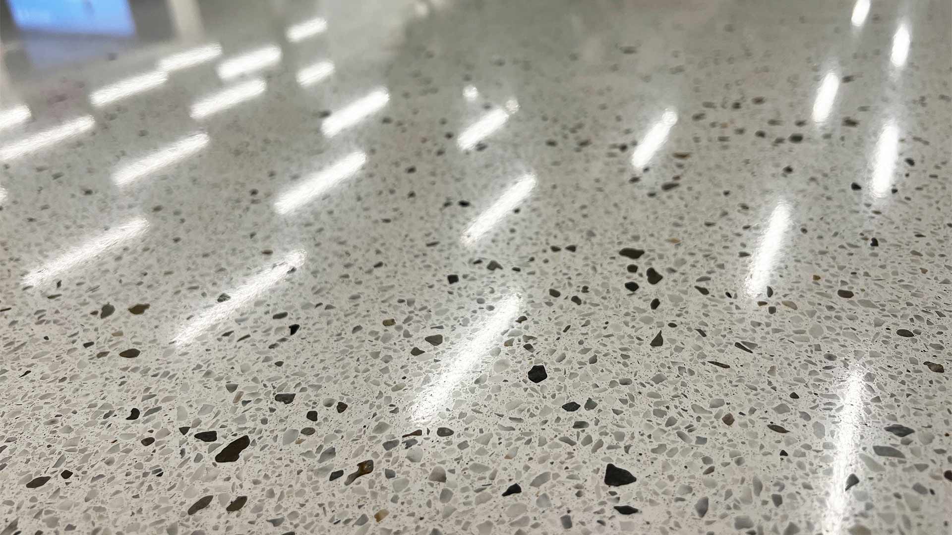máquina de esfregar piso de concreto